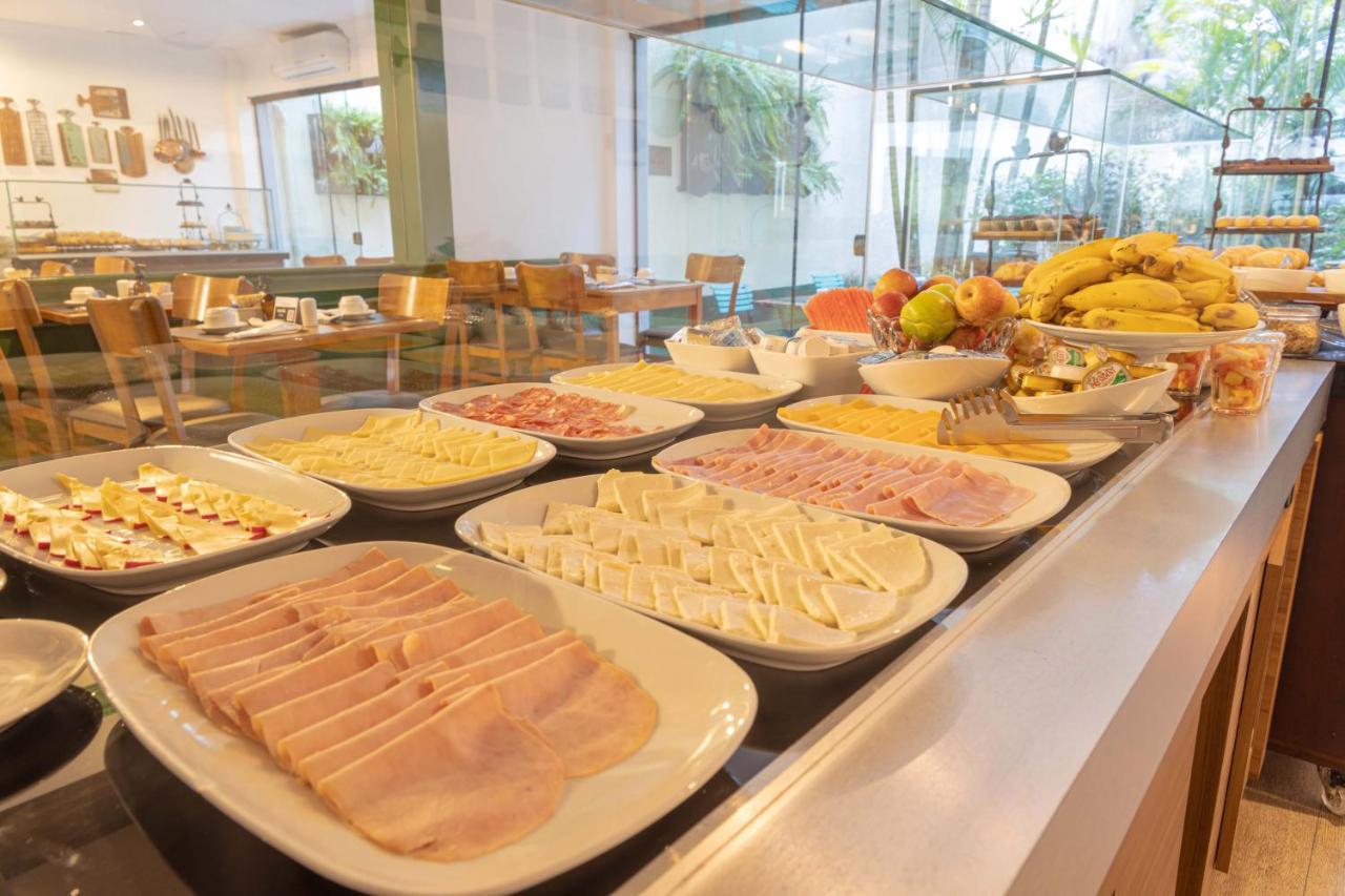 ホテル ラディソン オスカー フレイレ サンパウロ エクステリア 写真 A buffet at a hotel