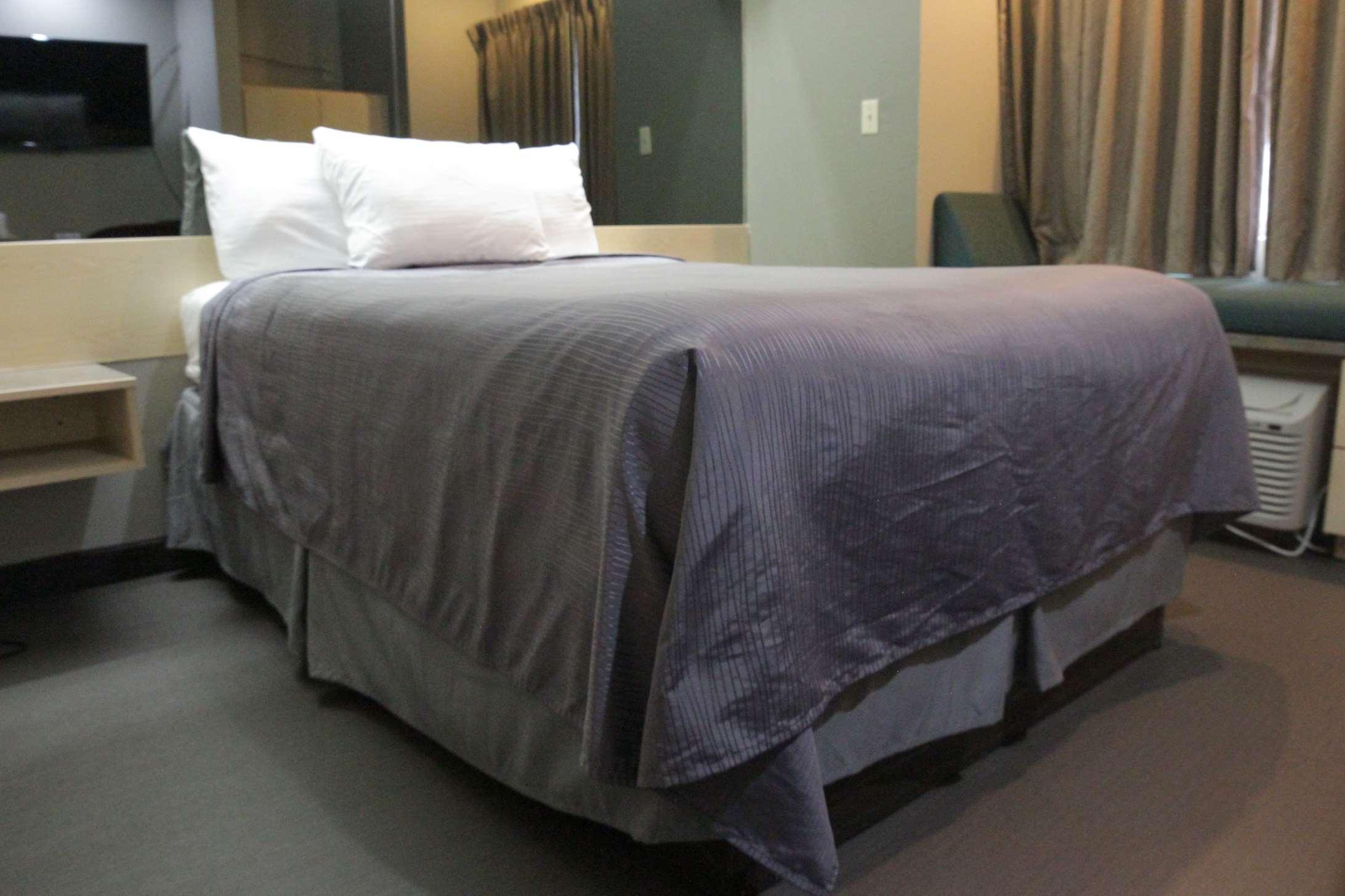 ホテル ラディソン オスカー フレイレ サンパウロ エクステリア 写真 A bed with a bed skirt